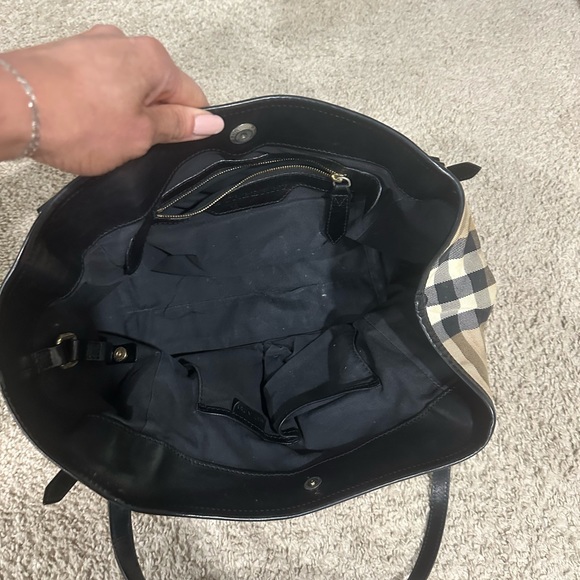 Classic Burberry Purse. Measurements are in the images.  Box included. - Picture 4 of 7